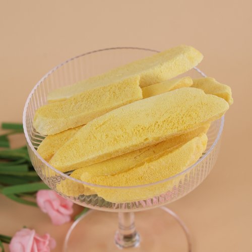 Freeze-dried mango pieces